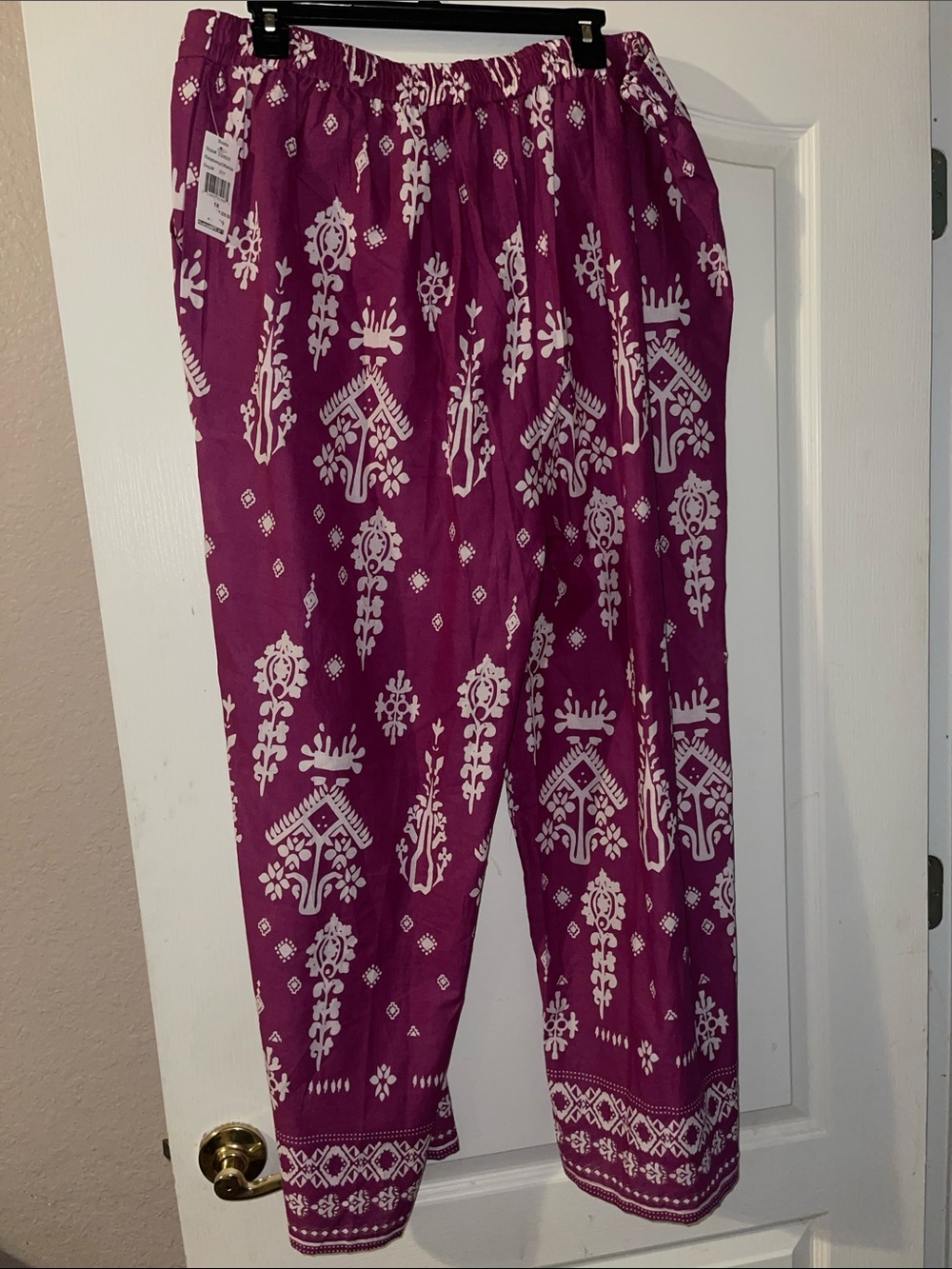 Kaktus Fuchsia Printed Elastic-Waist Capris with White Pattern